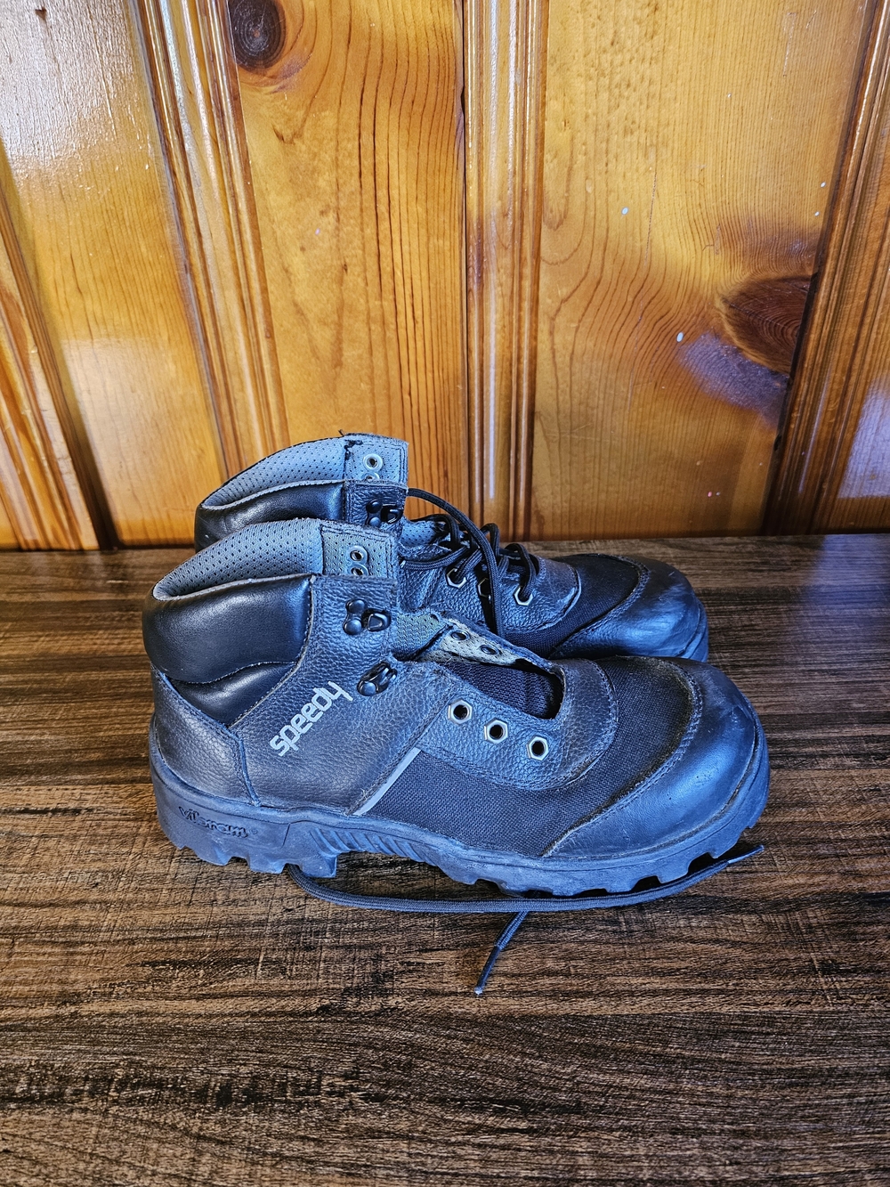 Vibram Black Men's Lace-Up Work Boots